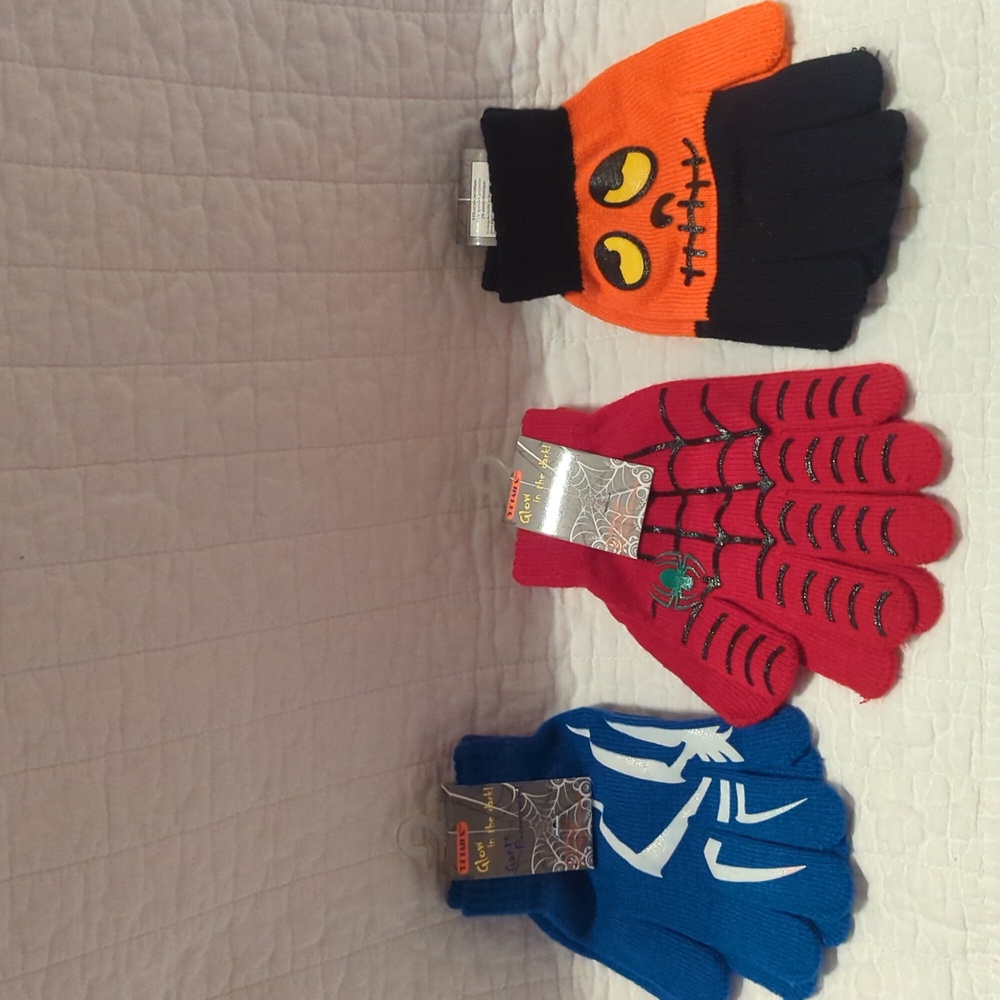 6x pairs of glow in the dark gloves
